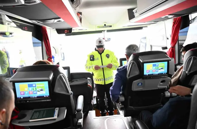 İzmir’de polis ekiplerinden bayram mesaisi

