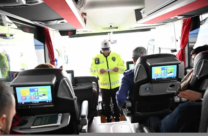 İzmir’de polis ekiplerinden bayram mesaisi
