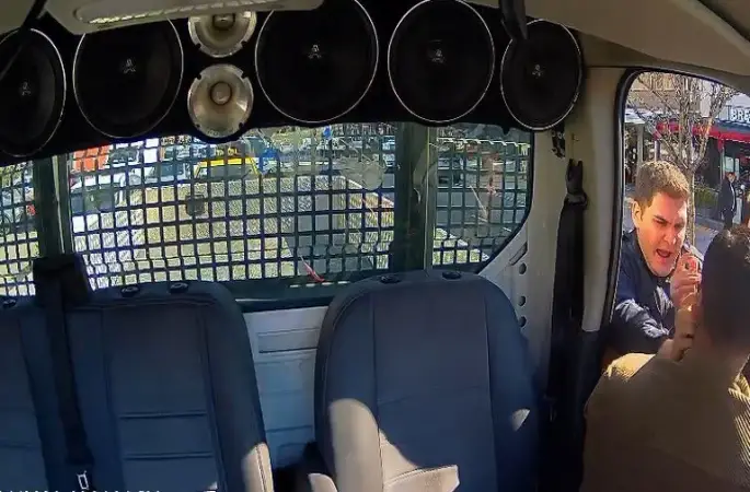 İzmir’de sürücüye darp olayıyla ilgili polislere idari işlem
