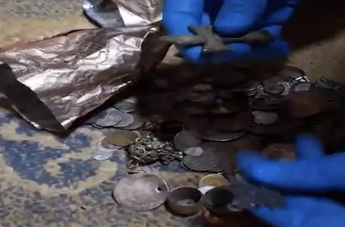 İzmir’de tarihi eser operasyonu: 203 eser ele geçirildi
