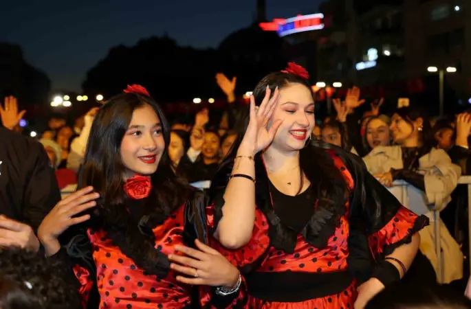 İzmit sokaklarında renkli etkinlik
