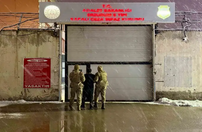 Jandarmadan düzensiz göçmen operasyonu; 7 düzensiz göçmen, 4 organizatör yakalandı
