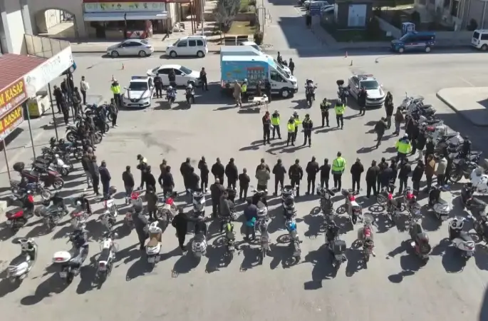 Jandarmadan motosiklet sürücülerine güvenli sürüş eğitimi
