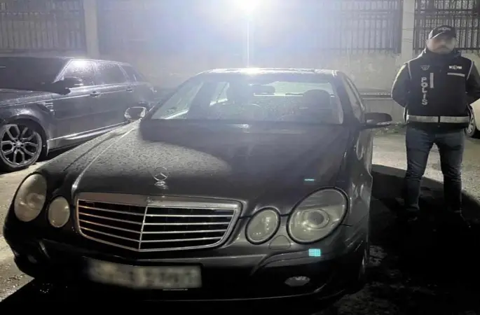 Kaçakçılık polisi, 11 kaçak lüks otomobile el koydu
