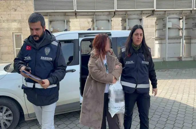 Kadınların kıskançlık kavgası kanlı bitti: Komşusunu yüzünden bıçakladı
