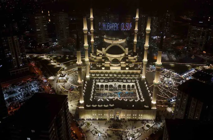 Kadir Gecesi’nde Şahinbey Millet Cami doldu taştı
