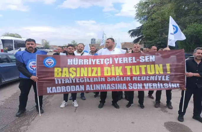 Kadroları alınan itfaiyecilerden Ankara Büyükşehir Belediyesine tepki
