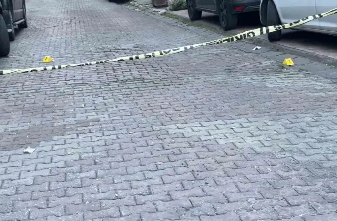 Kağıthane’de polis kendine saldıran gençler kaçınca havaya uyarı ateşi açtı
