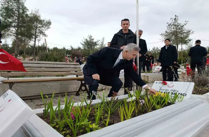 Kahramanmaraş’ta protokolden bayram öncesi şehitlik ziyareti
