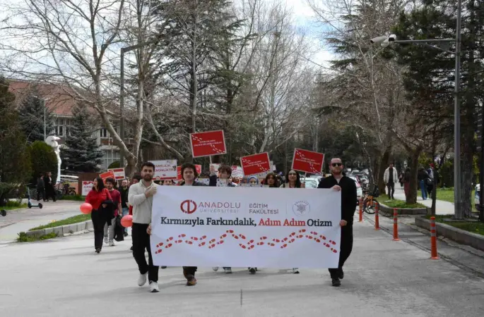 Kampüste "Otizm İçin Kırmızı Kampüs Yürüyüşü"
