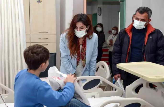 Kanser hastası çocuklara moral ziyareti
