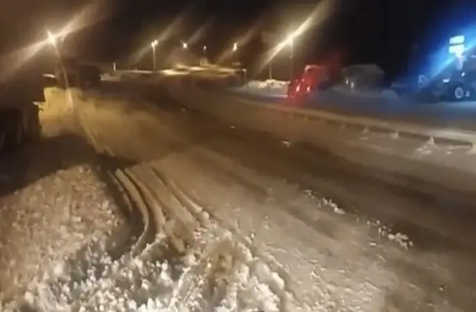 Kar ve tipi nedeniyle kapanan Kayseri-Malatya Karayolu trafiğe açıldı
