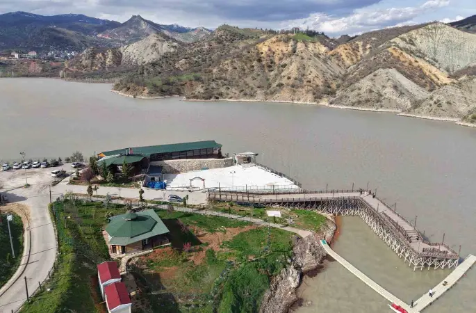 Kar ve yağmurlarla Uzunçayır Baraj Gölü’nün debisi yükseldi
