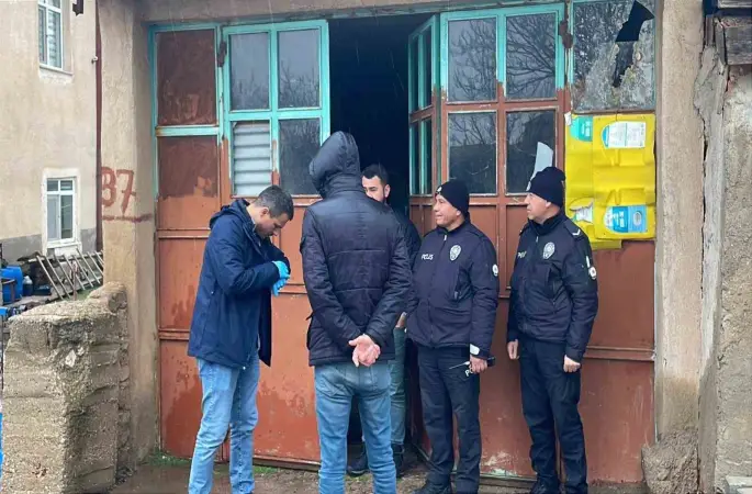 Karaman’da evinin deposunda silahla vurulmuş halde bulunan şahıs kurtarılamadı
