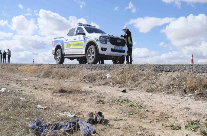 Karaman’da gelincik toplarken otomobilin çarptığı yaşlı kadın hayatını kaybetti
