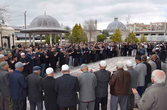 Karapınar’dan hacı adayları dualarla uğurlandı
