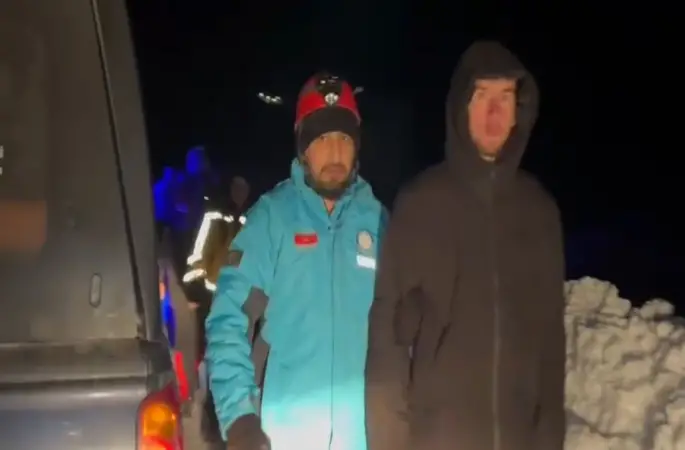 Karlı yollar aşıldı, hasta hastaneye ulaştırıldı
