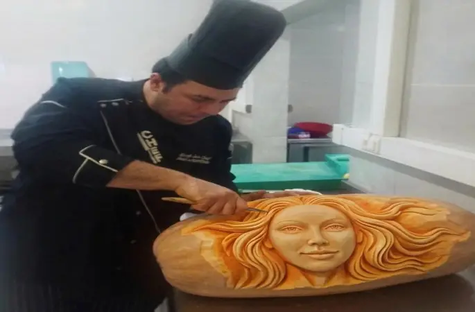 Karpuz ve bal kabağıyla mutfağı sanat atölyesine çeviriyor
