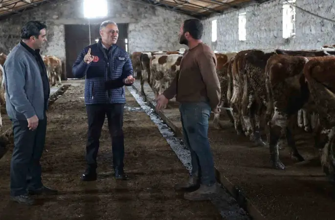 Kars Tarım ve Orman Müdürlüğü sahada: Bayraktar Köyü’nde büyükbaş işletmesine ziyaret
