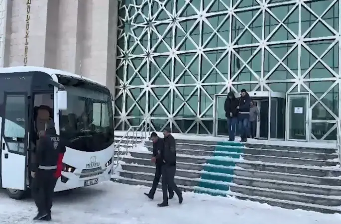 Kars’ta fuhuş operasyonu: 20 gözaltı, fuhuşa sürüklenen 21 kadın kurtarıldı
