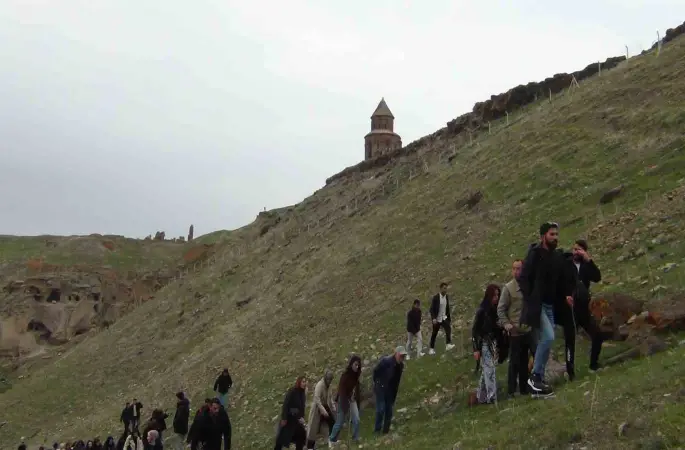 Kars’ta kırk kapılı şehir Ani’ye yoğun ilgi: 4 ayda 50 bin ziyaretçi
