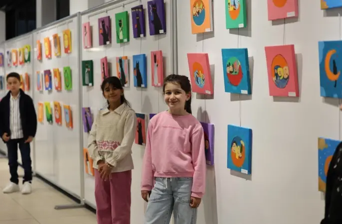 Kartepe’de minik ressamların eserleri Sanat Evi’nde sergileniyor
