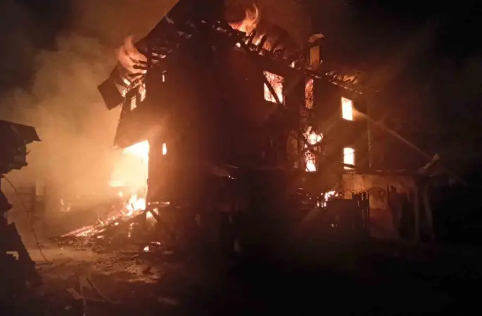 Kastamonu’da 2 evde yangın çıktı: Ahır, odunluk ve samanlık da yandı
