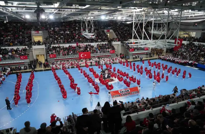 Kastamonu’da 23 Nisan coşkusu: Çocukların gösterileri ayakta alkışlandı
