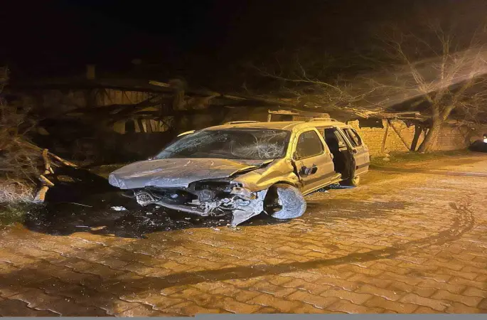 Kastamonu’da hafif ticari araç taşa çarptı: 1 yaralı
