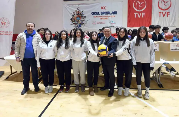 Kastamonu’da spor kulüpleri ve okullara 7 milyon TL değerinde malzeme desteği
