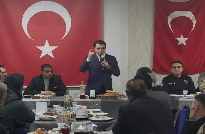Kaymakam Demirkol, muhtarlar ile iftar programında bir araya geldi
