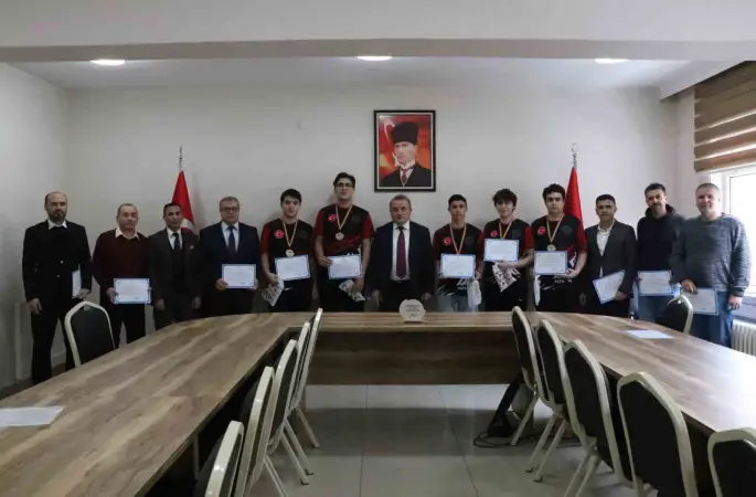 Kaymakam Öztürk: "Gençlerimizin her alanda yanında olmaya ve onları desteklemeye devam edeceğiz"
