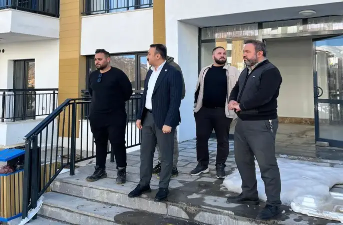 Kaymakam Pelvan deprem konutlarında incelemelerde bulundu
