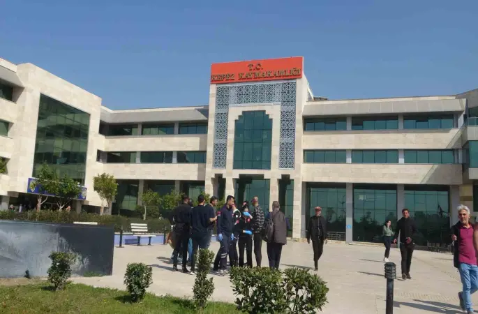 Kaymakamlık binasında ateş açarak kendini odaya kilitleyen şahıs teslim oldu
