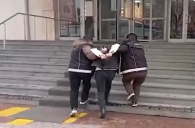 Kayseri’de 10 yıl kesinleşmiş hapis cezasıyla aranan şahıs yakalandı
