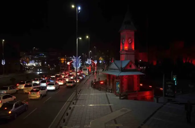 Kayseri’de Ramazan, ışık ve renk şöleni ile karşılandı
