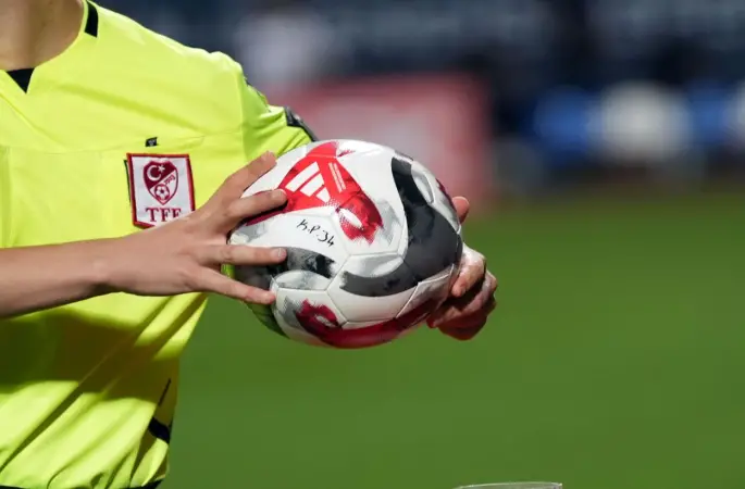 Kayserispor - Beşiktaş maçının hakemi Adnan Deniz Kayatepe oldu