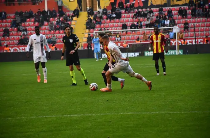 Kayserispor evinde Gaziantep FK'ya farklı kaybetti
