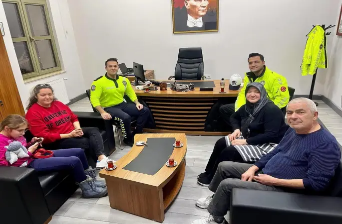 Kazada mağdur aileye polis sahip çıktı
