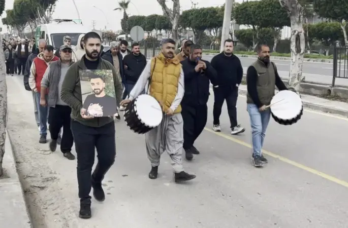 Kazada ölen genç adamın cenazesi davul zurnayla uğurlandı
