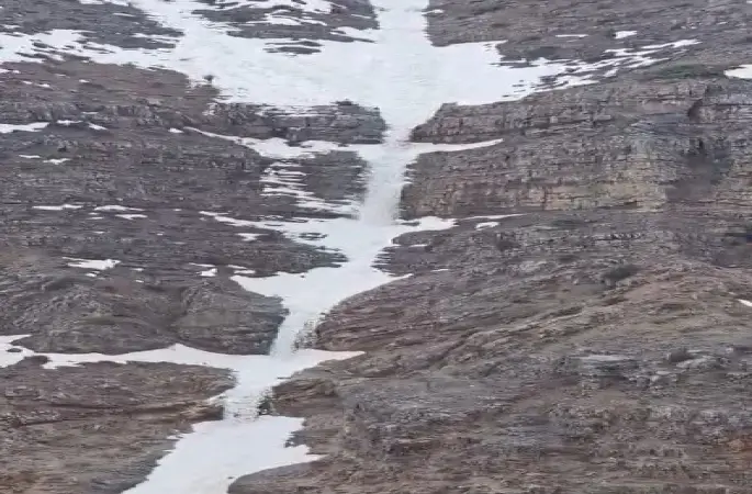 Kemaliye’de "kar şelalesi" görüntülendi
