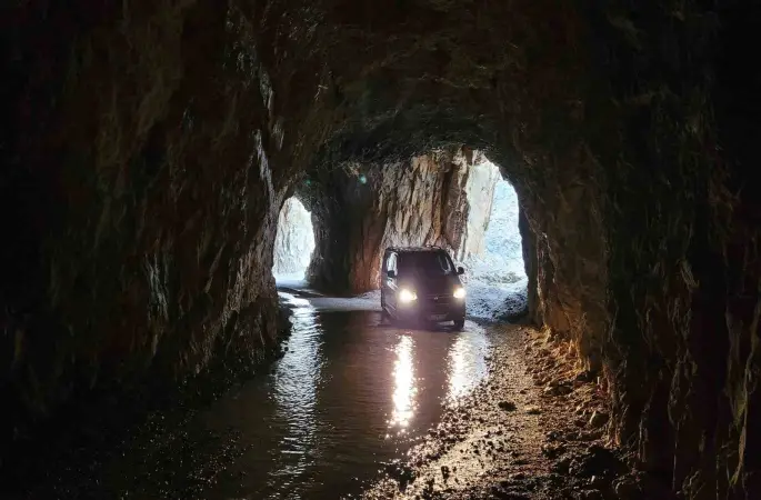 Kemaliye’de Taş Yolu’nda kar suları tünelleri bastı
