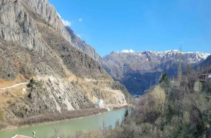 Kemaliye’de yol çalışması sonrası köylülerden asfalt talebi
