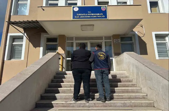 Kesinleşmiş 43 yıl 8 ay hapis cezasıyla aranan şahıs yakalandı
