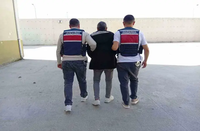Kesinleşmiş hapis cezalarıyla aranan 2 şahıs yakalandı

