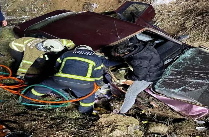 Kırıkkale’de otomobil şarampole devrildi: 4 yaralı
