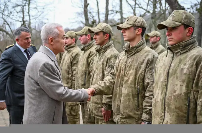 Kırklareli Valisi Turan, sınır karakolunda Mehmetçikle bayramlaştı
