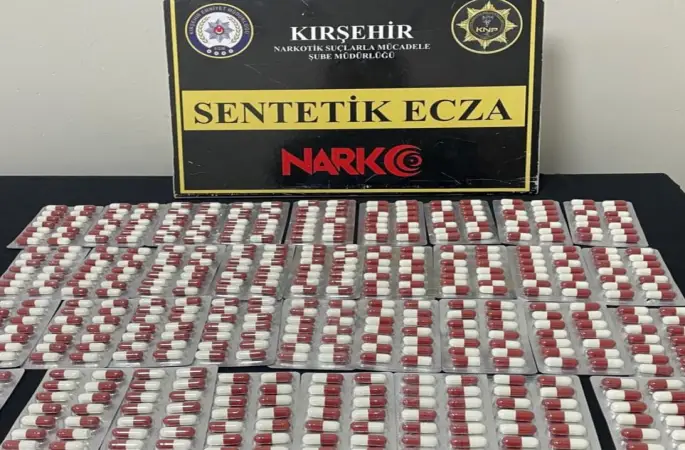 Kırşehir’de 3 şahsın üzerinden 490 adet uyuşturucu çıktı
