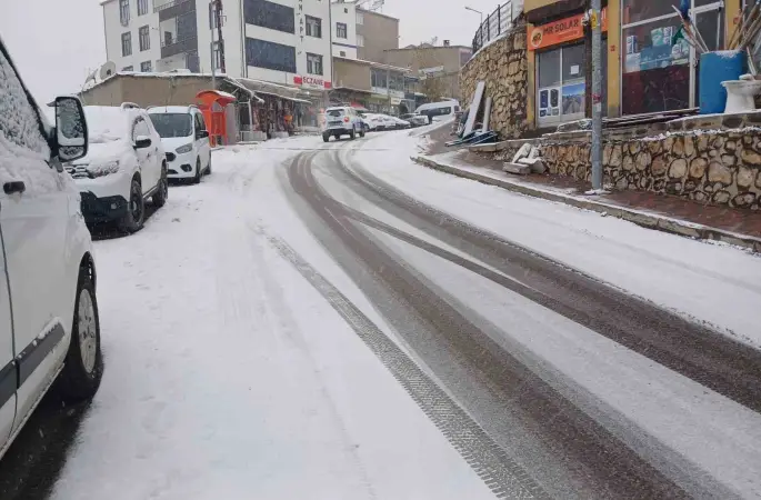 Kış lastiği tek başına yetmiyor: Sürücülere hayati uyarılar
