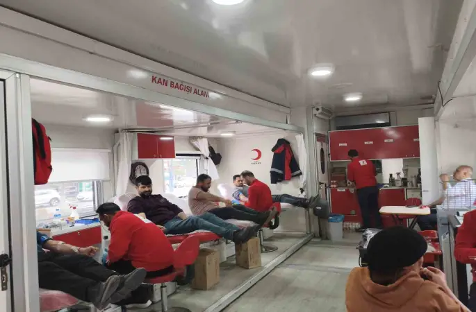 Kızılay’ın Ahlat’taki kan bağışına vatandaşlardan yoğun ilgi
